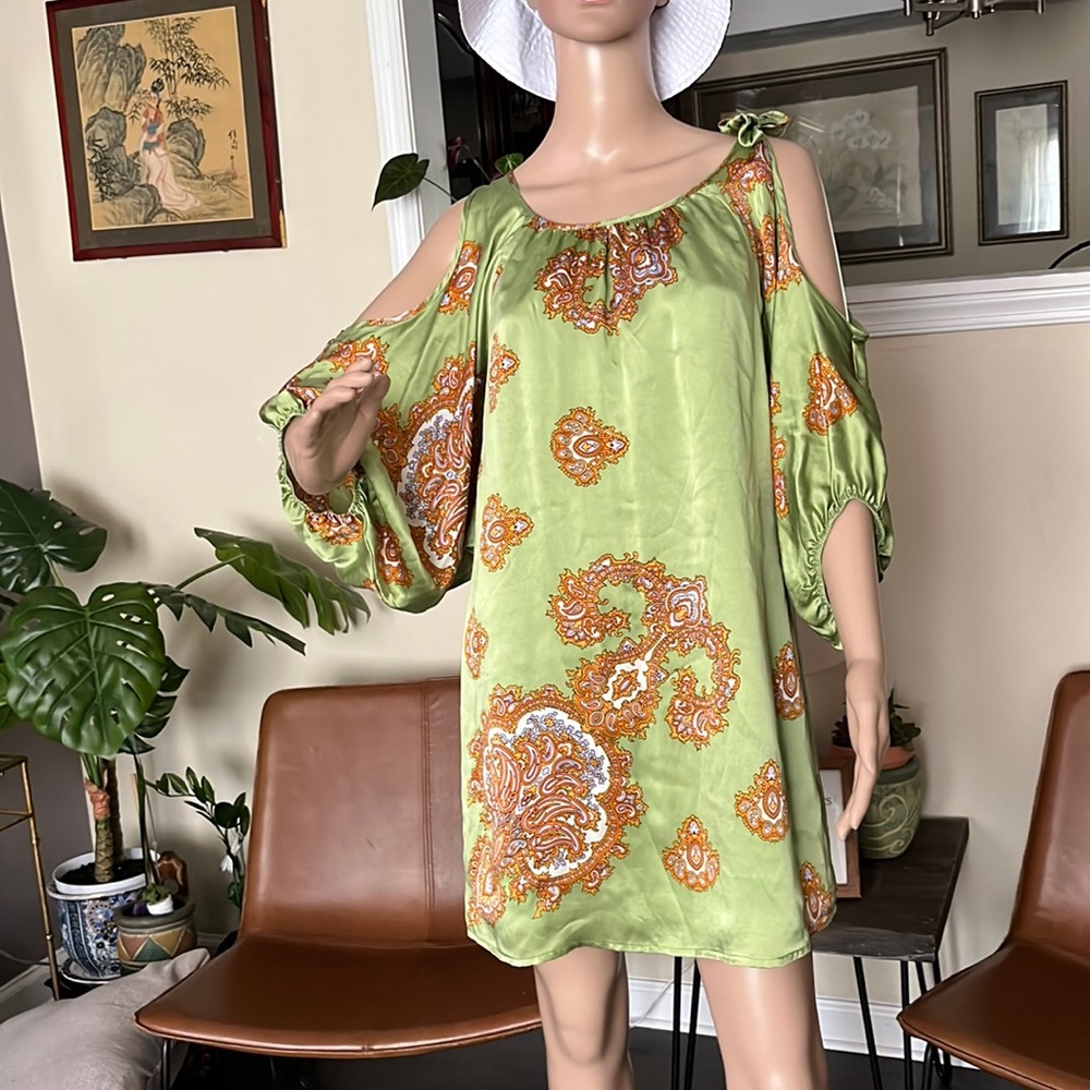 Voom‎ Dress